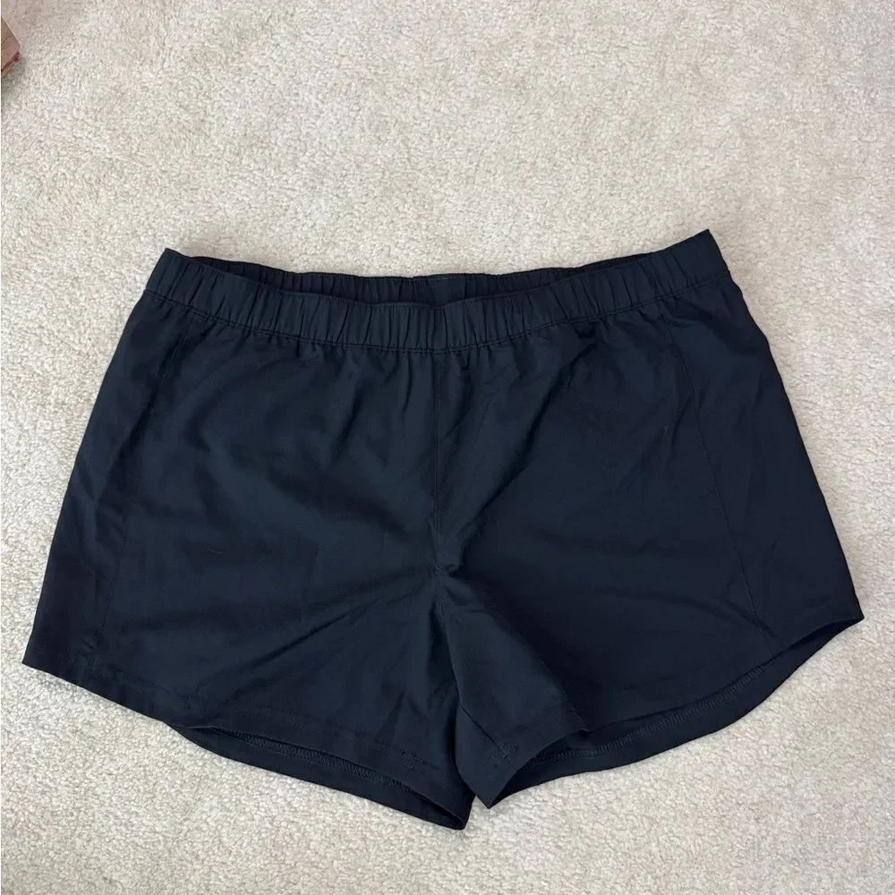 Women’s Columbia Athletic Shorts L